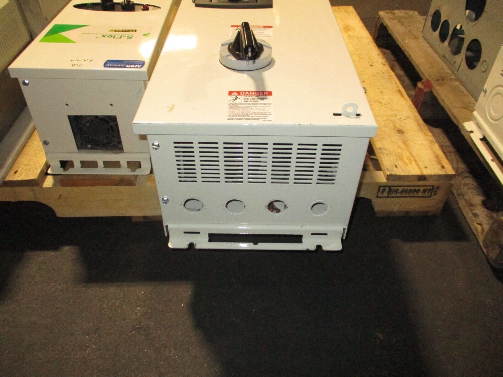 Square D ATV212 S-Flex AC Drive w/ Bypass SFD212LG4Y Ser. E 25HP 3Ph w/ Keypad