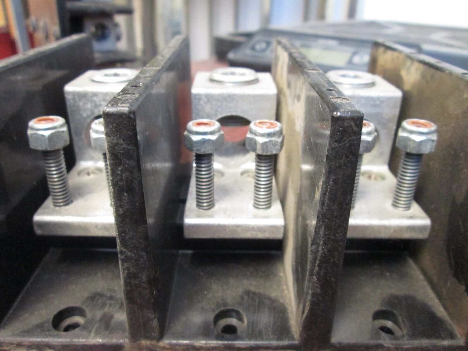 Marathon Power Distribution Block Line 500MCM Load(2) Studs 3P Used
