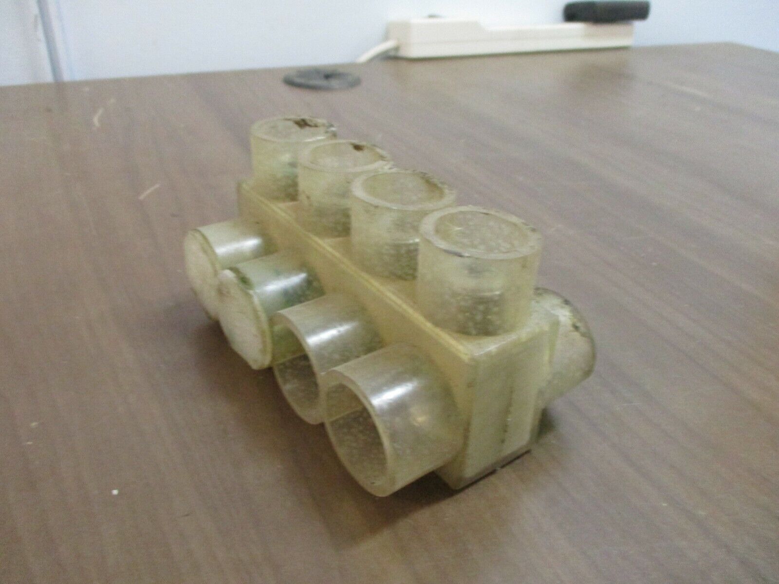 Burndy Multi-Tap Connector BIBD-600-4 #4AWG-600KCMIL 4P Used