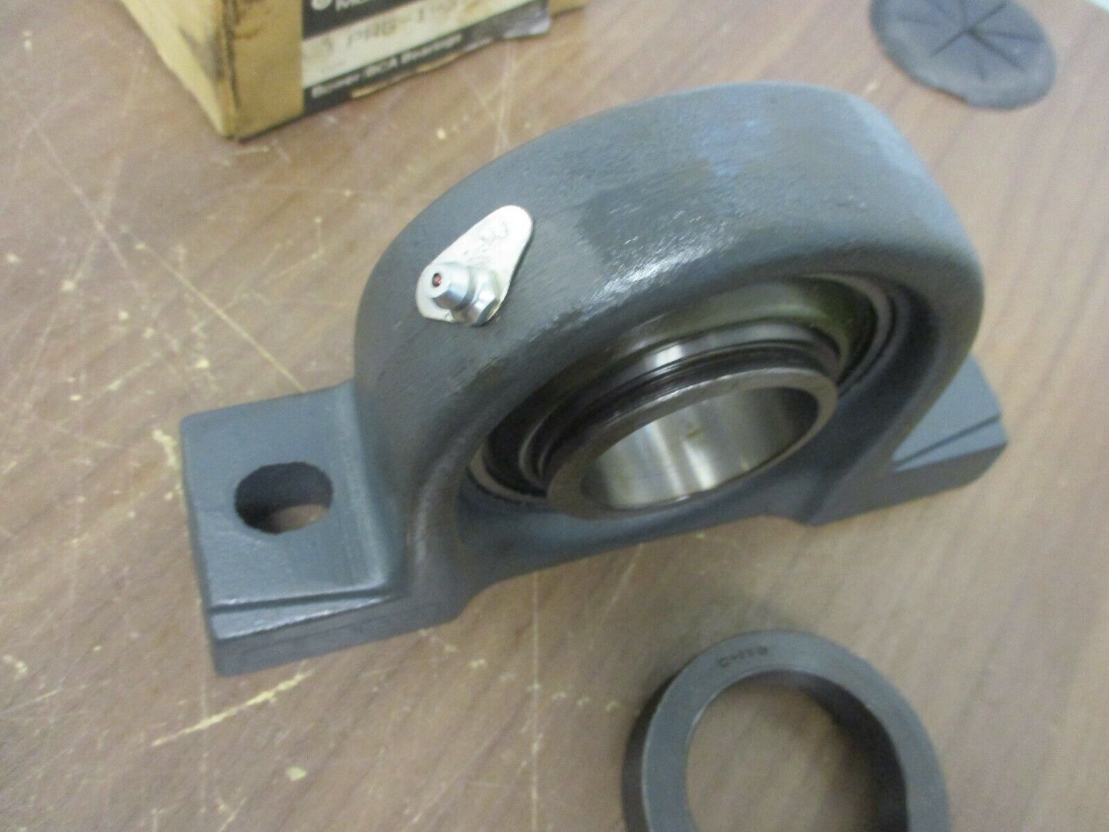 Federal Mogul Pillow Block Bearing PWG-1-3/4-R New Surplus
