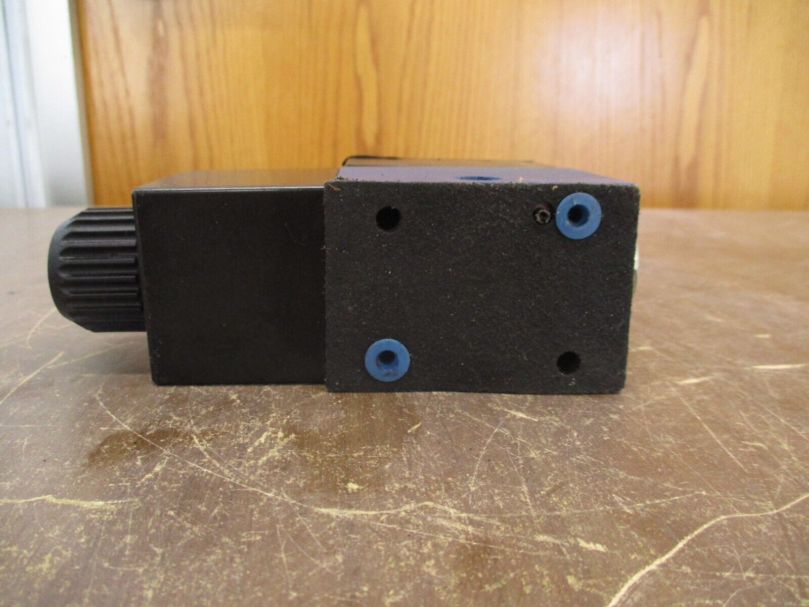 Bosch Directional Control Valve 081WV06P1V1012KD115/60 D51 4600PSI Used