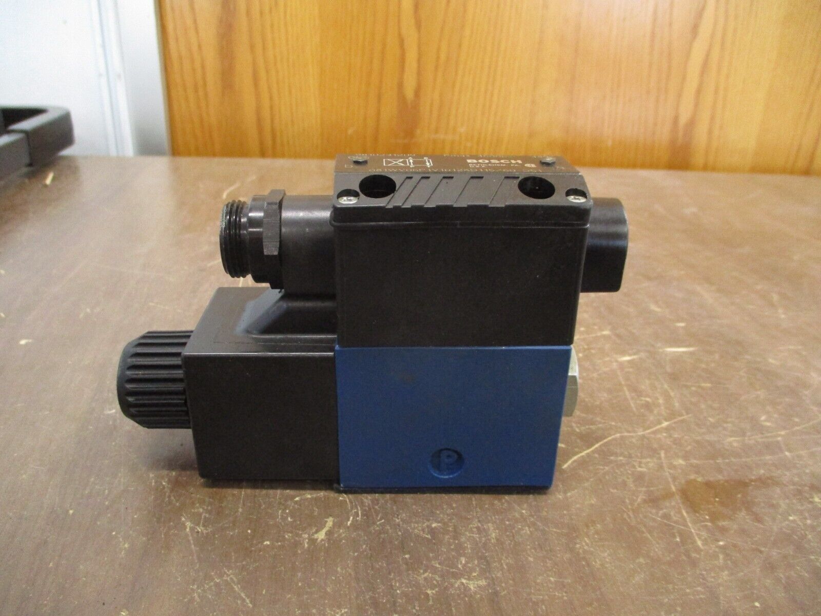 Bosch Directional Control Valve 081WV06P1V1012KD115/60 D51 4600PSI Used