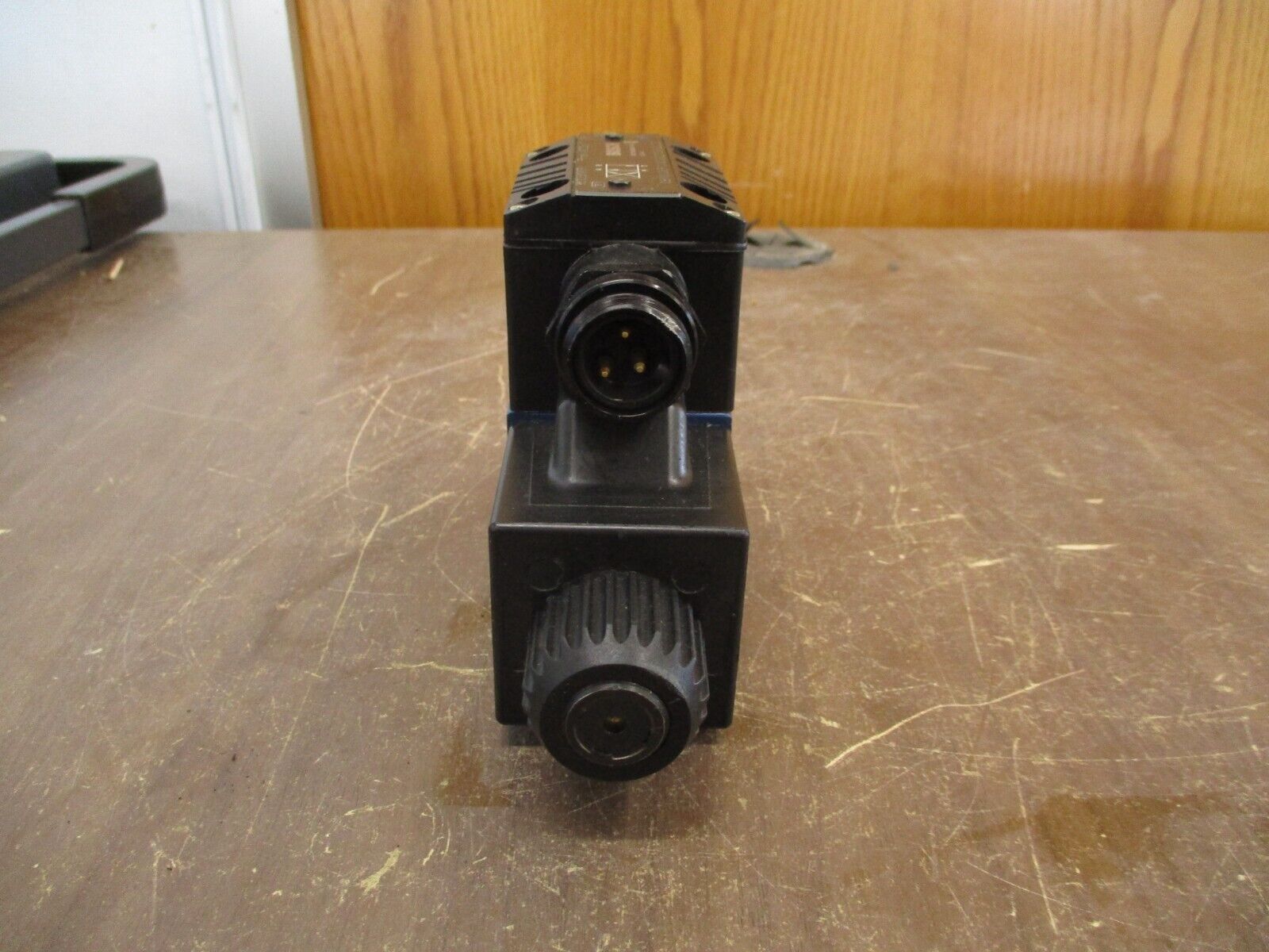 Bosch Directional Control Valve 081WV06P1V1012KD115/60 D51 4600PSI Used