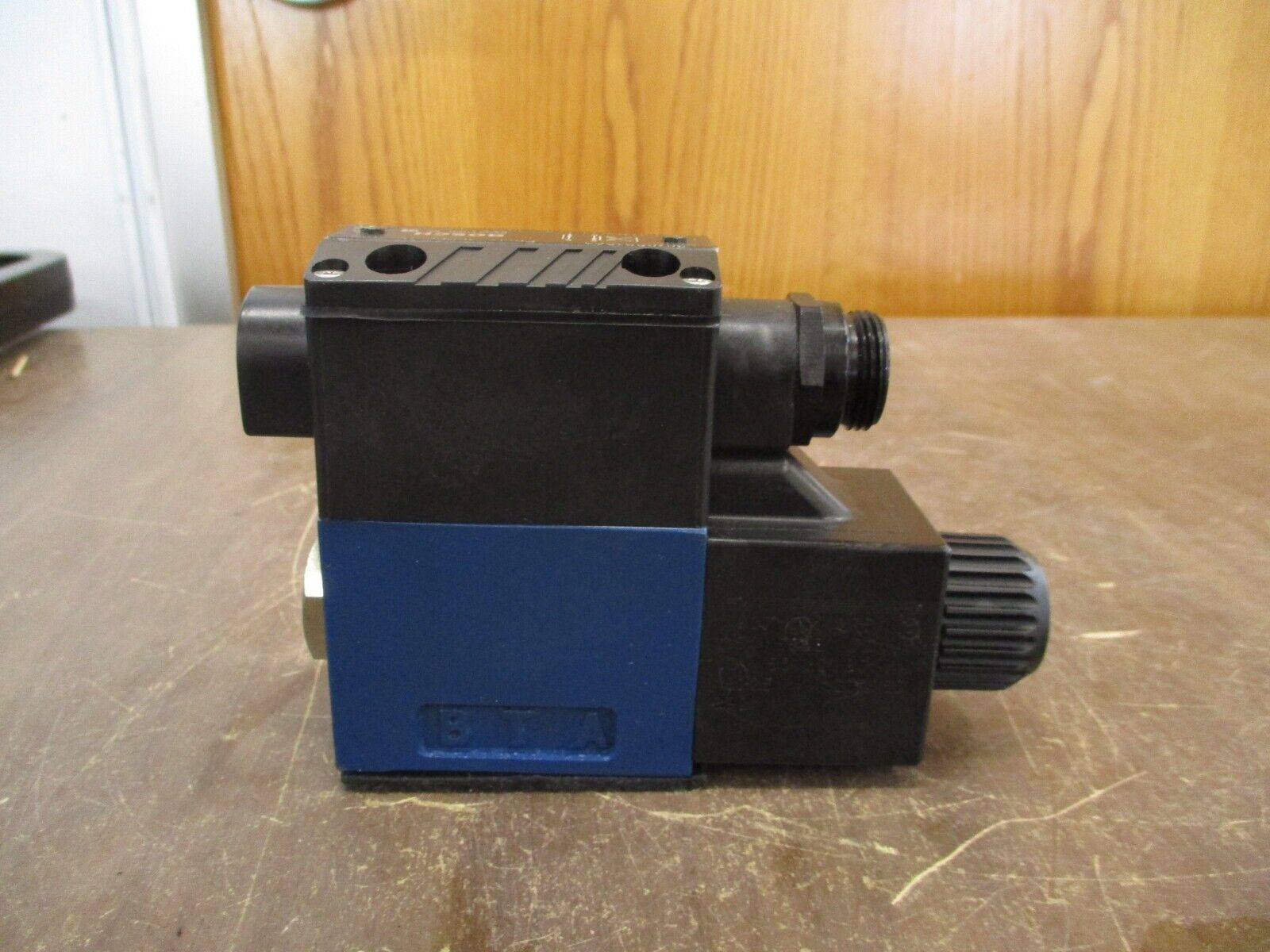 Bosch Directional Control Valve 081WV06P1V1012KD115/60 D51 4600PSI Used