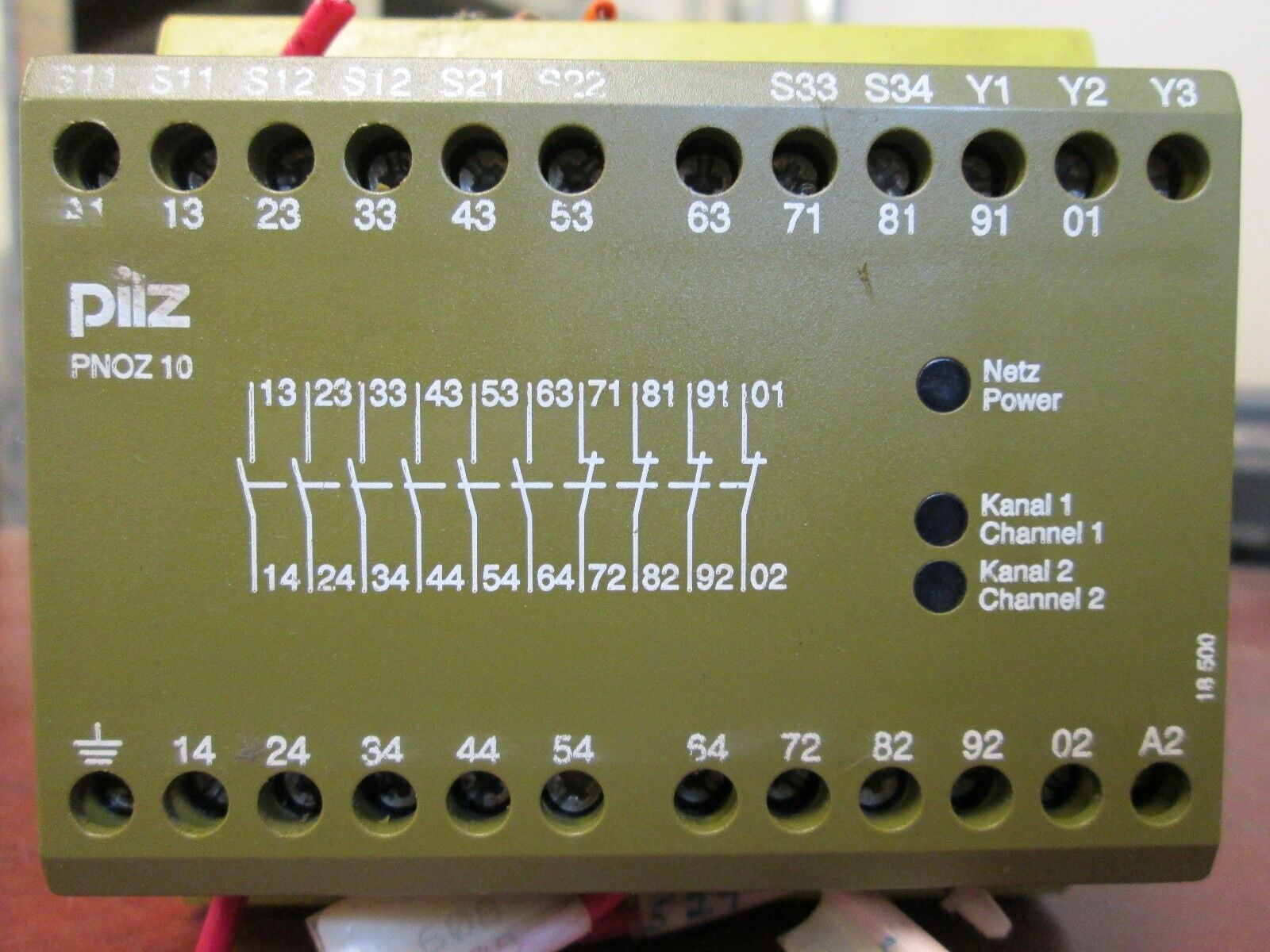 Pilz Safety Relay PNOZ10 120VAC 6VA 50/60Hz Used