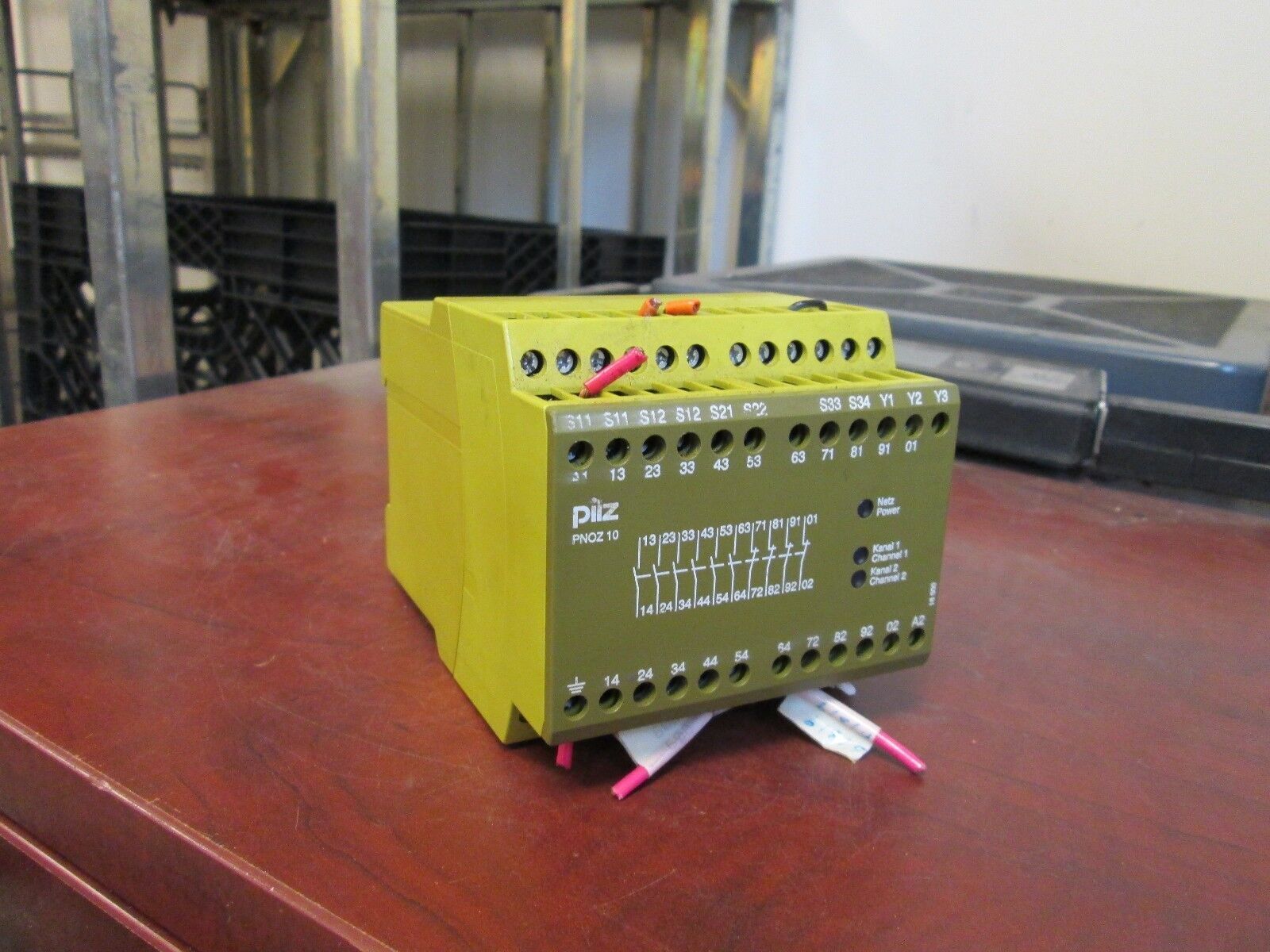 Pilz Safety Relay PNOZ10 120VAC 6VA 50/60Hz Used