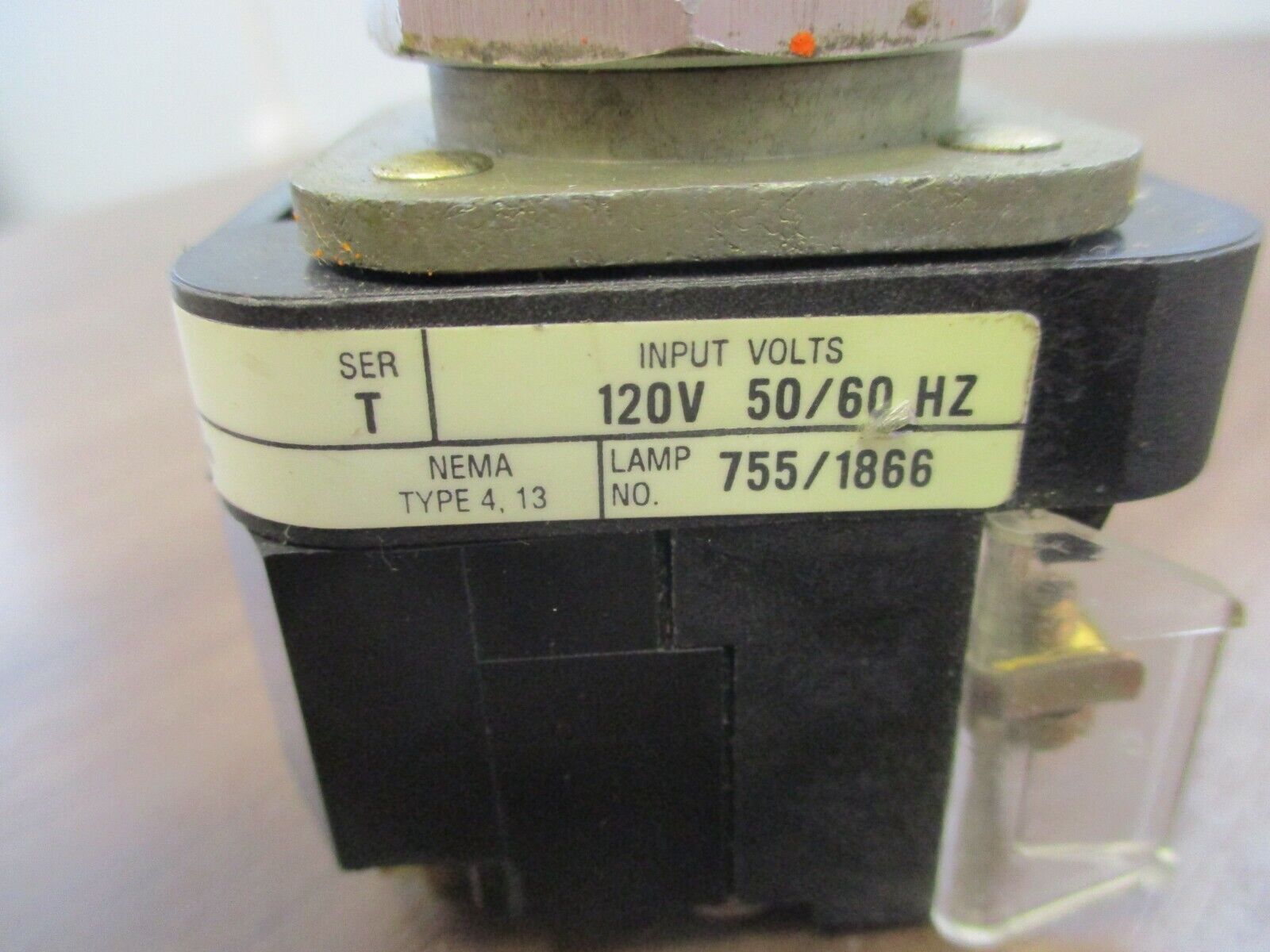Allen-Bradley Illuminated Push Button 800T-PB16 120V 50/60Hz Green Used