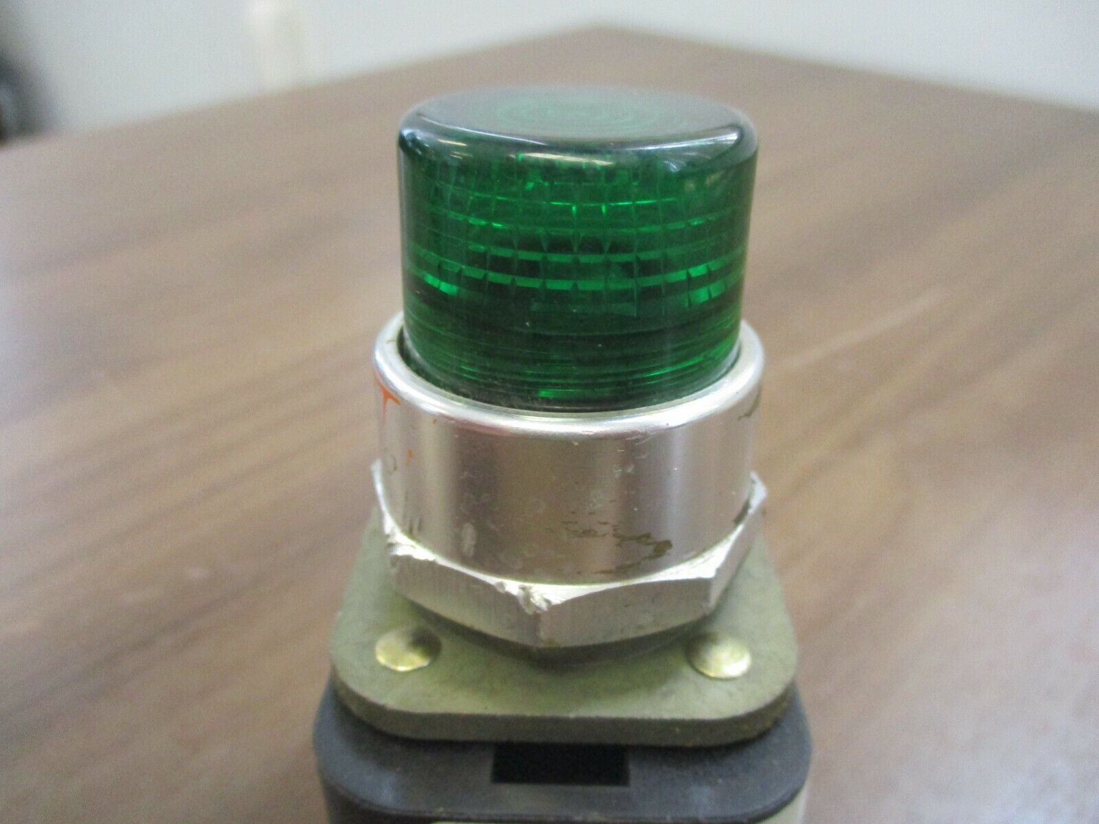 Allen-Bradley Illuminated Push Button 800T-PB16 120V 50/60Hz Green Used