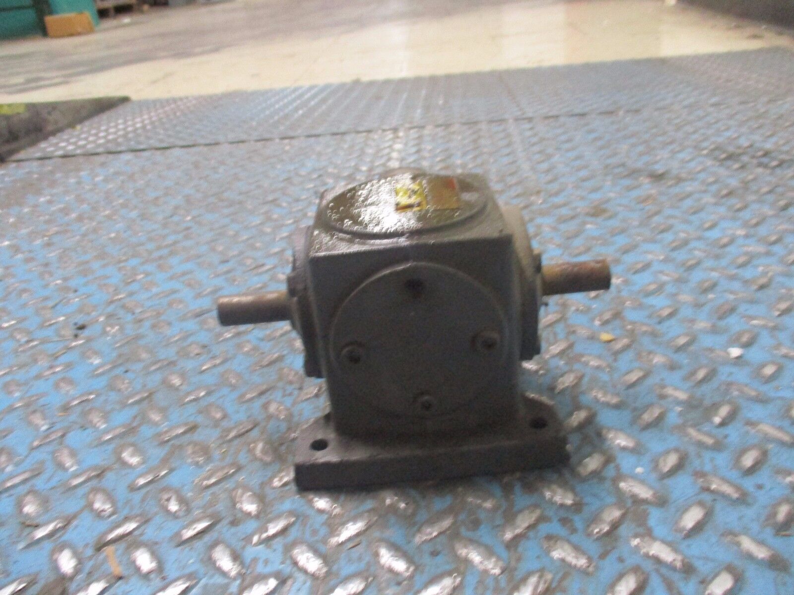Boston Gear Spiral Bevel Gearbox R137-BMI 9.262Hp In 318 In-Lb Torque Out Used