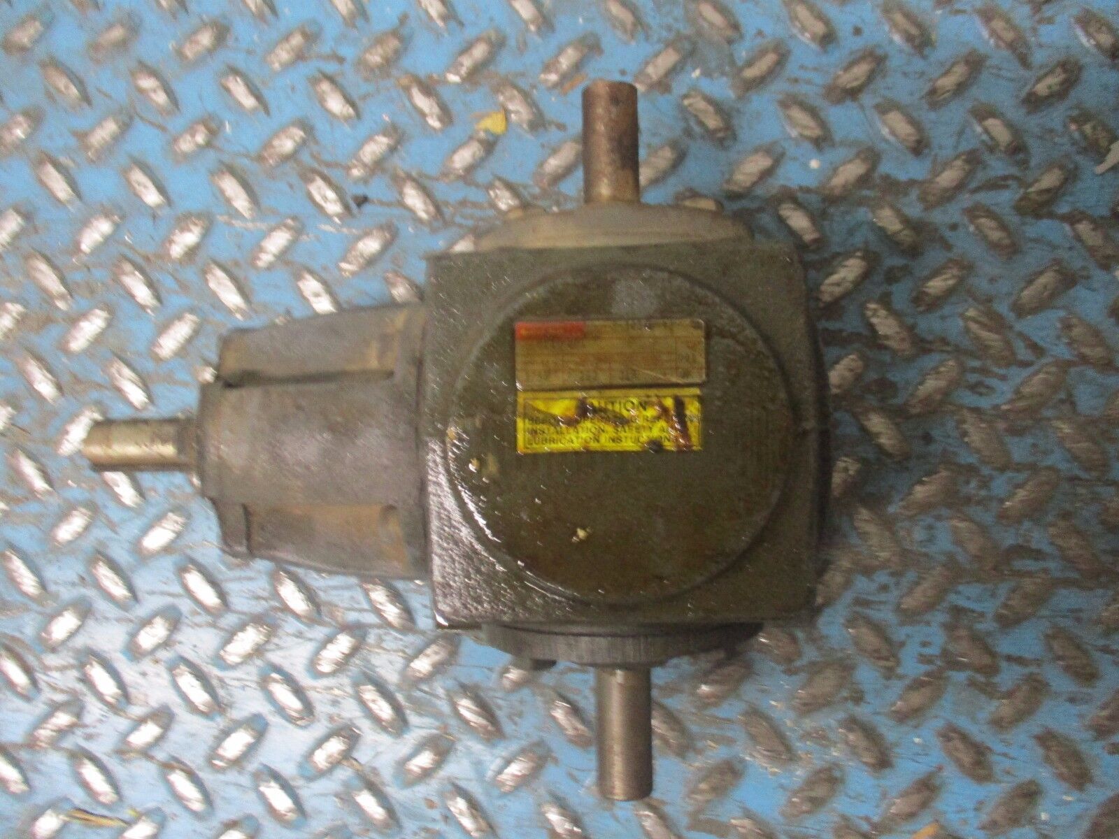 Boston Gear Spiral Bevel Gearbox R137-BMI 9.262Hp In 318 In-Lb Torque Out Used