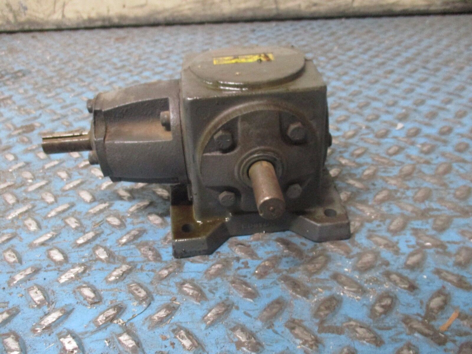 Boston Gear Spiral Bevel Gearbox R137-BMI 9.262Hp In 318 In-Lb Torque Out Used