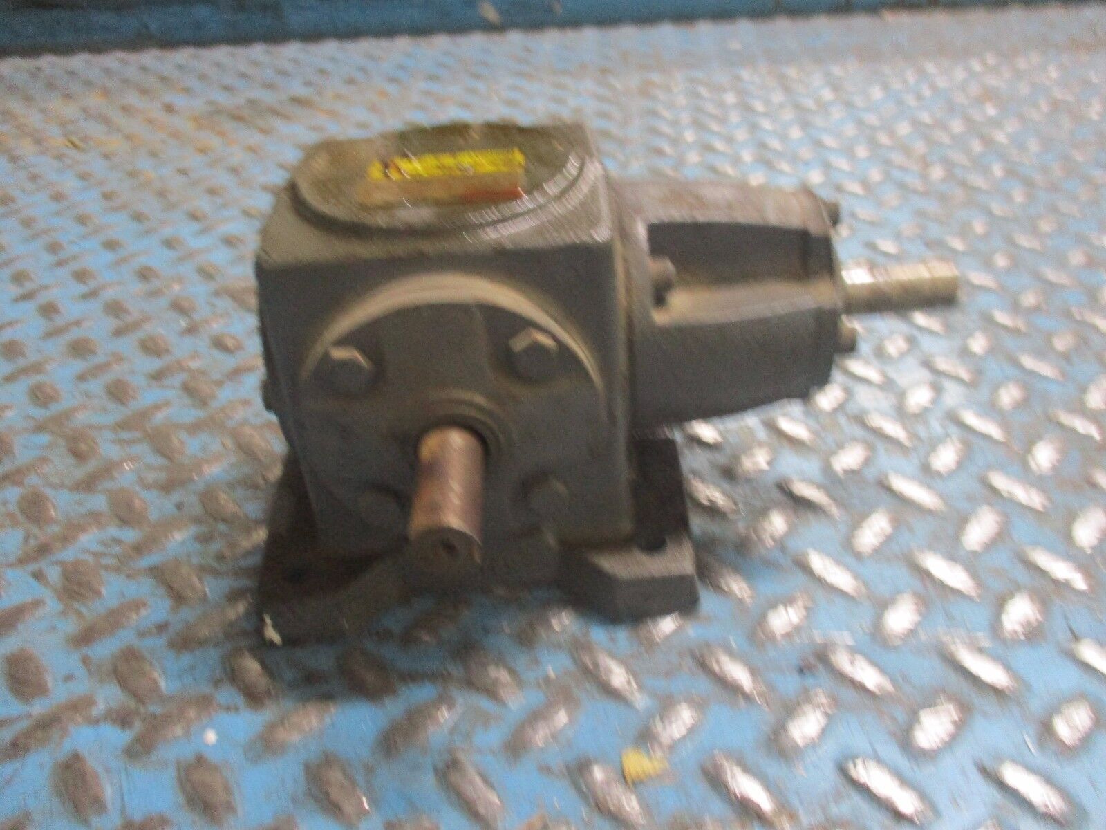 Boston Gear Spiral Bevel Gearbox R137-BMI 9.262Hp In 318 In-Lb Torque Out Used
