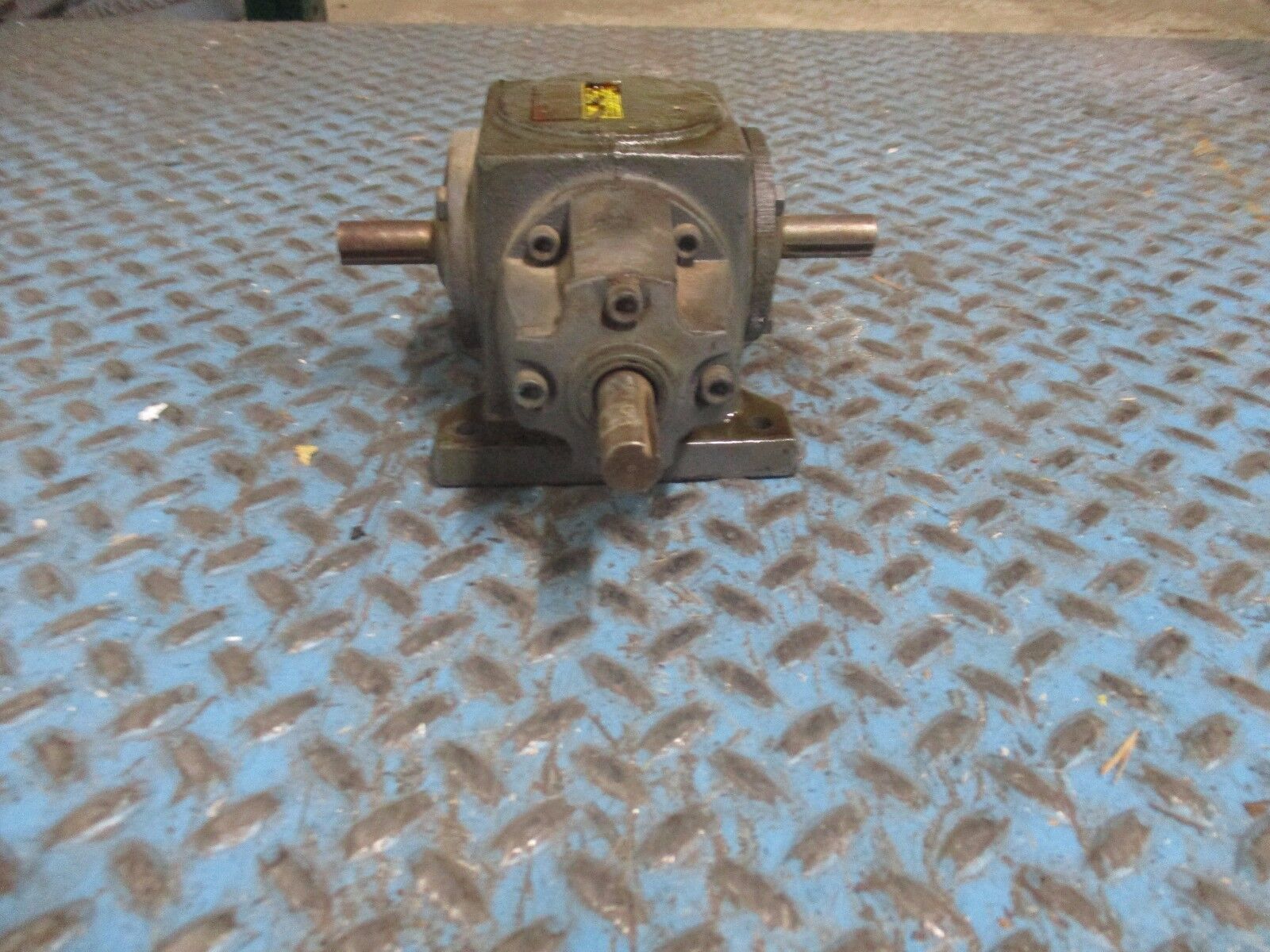 Boston Gear Spiral Bevel Gearbox R137-BMI 9.262Hp In 318 In-Lb Torque Out Used