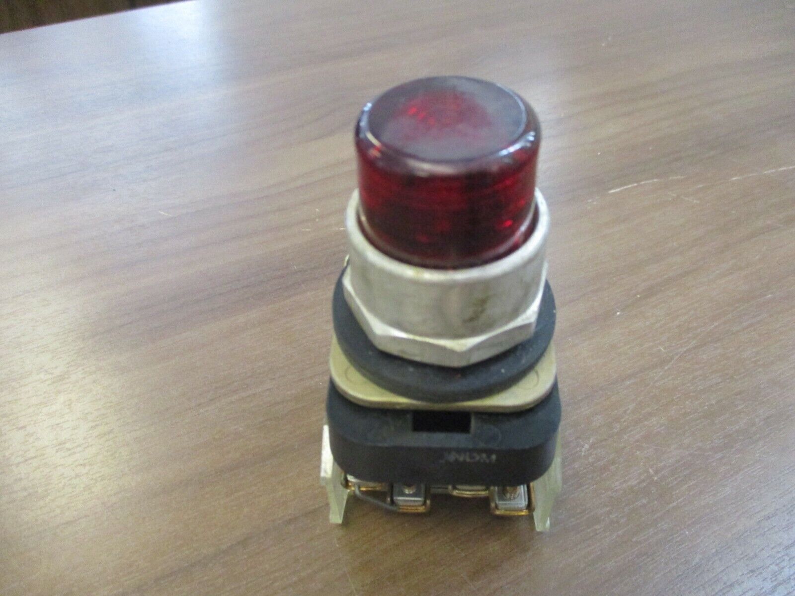 Allen-Bradley Illuminated Push Button 800T-PT16 120V 50/60Hz Ser. N Red Used