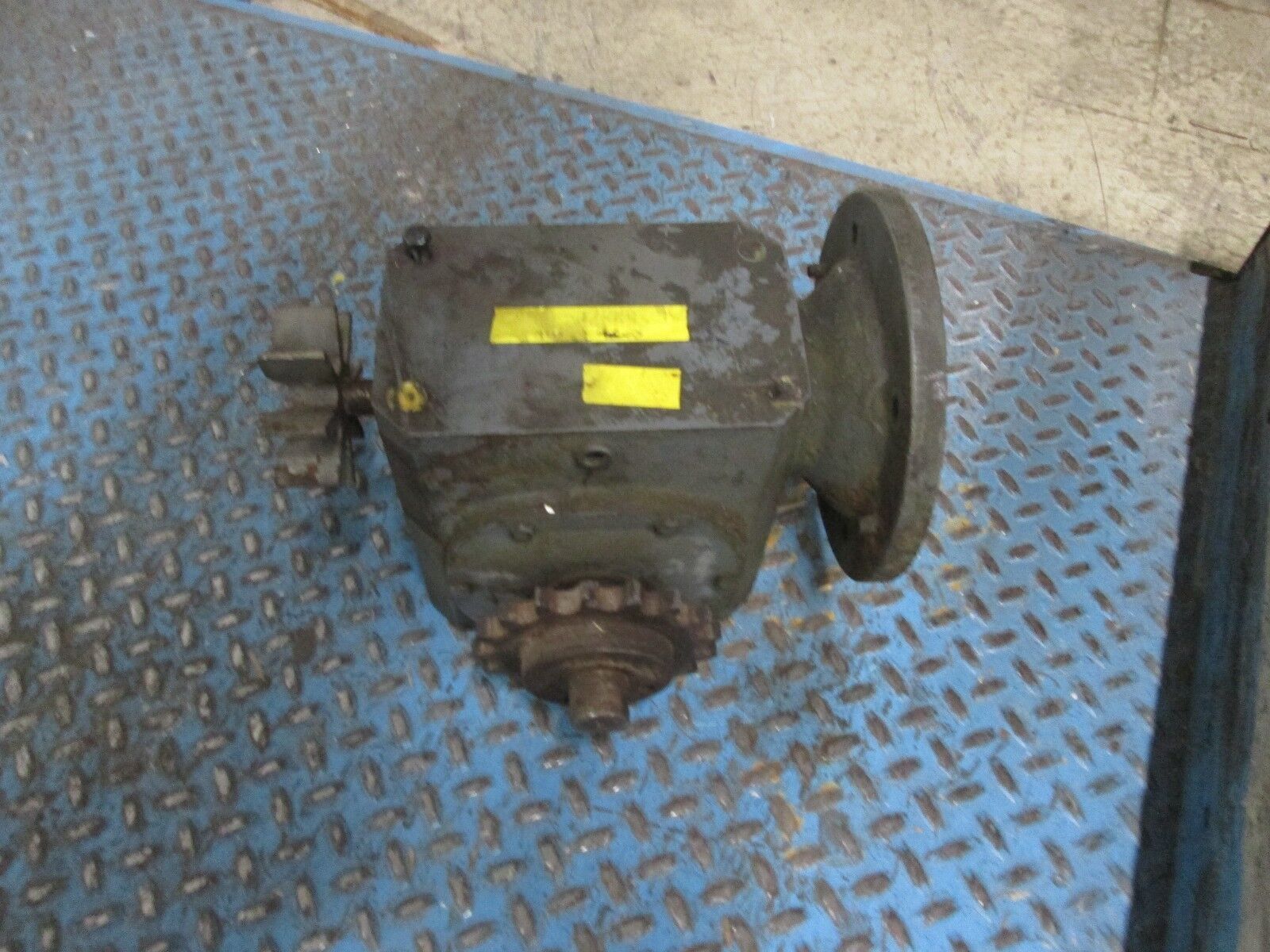 Boston Gear Reducer F332-15-G1 5 HP IN 2110 IN-LB Torque Out Used