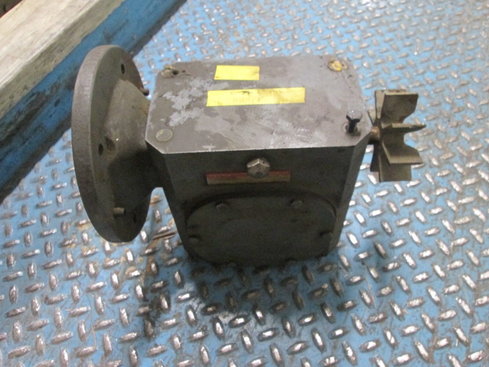 Boston Gear Reducer F332-15-G1 5 HP IN 2110 IN-LB Torque Out Used