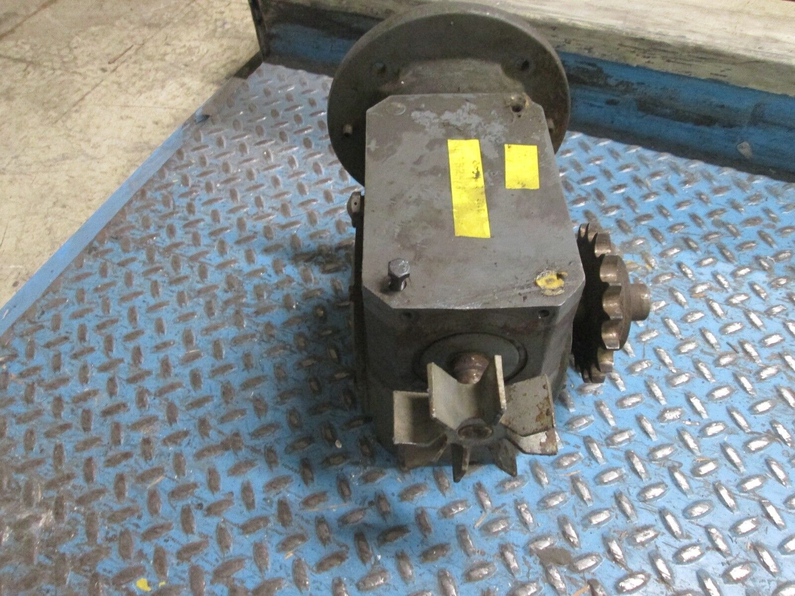 Boston Gear Reducer F332-15-G1 5 HP IN 2110 IN-LB Torque Out Used