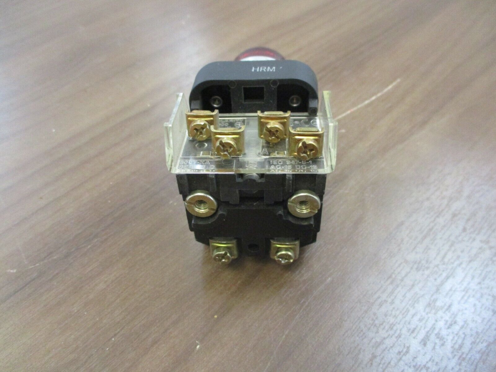 Allen-Bradley Illuminated Push Button 800T-PT16 120V 50/60Hz Ser. T Red Used