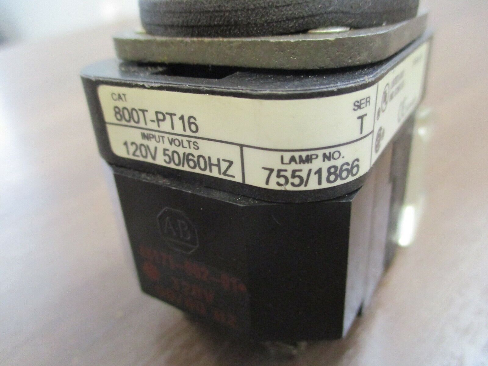 Allen-Bradley Illuminated Push Button 800T-PT16 120V 50/60Hz Ser. T Red Used