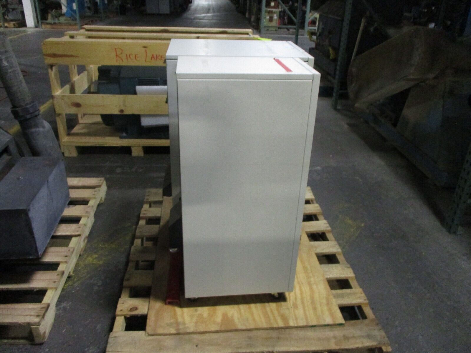 MGE UPS Battery Cabinet 72-153158-02 10kVA Used