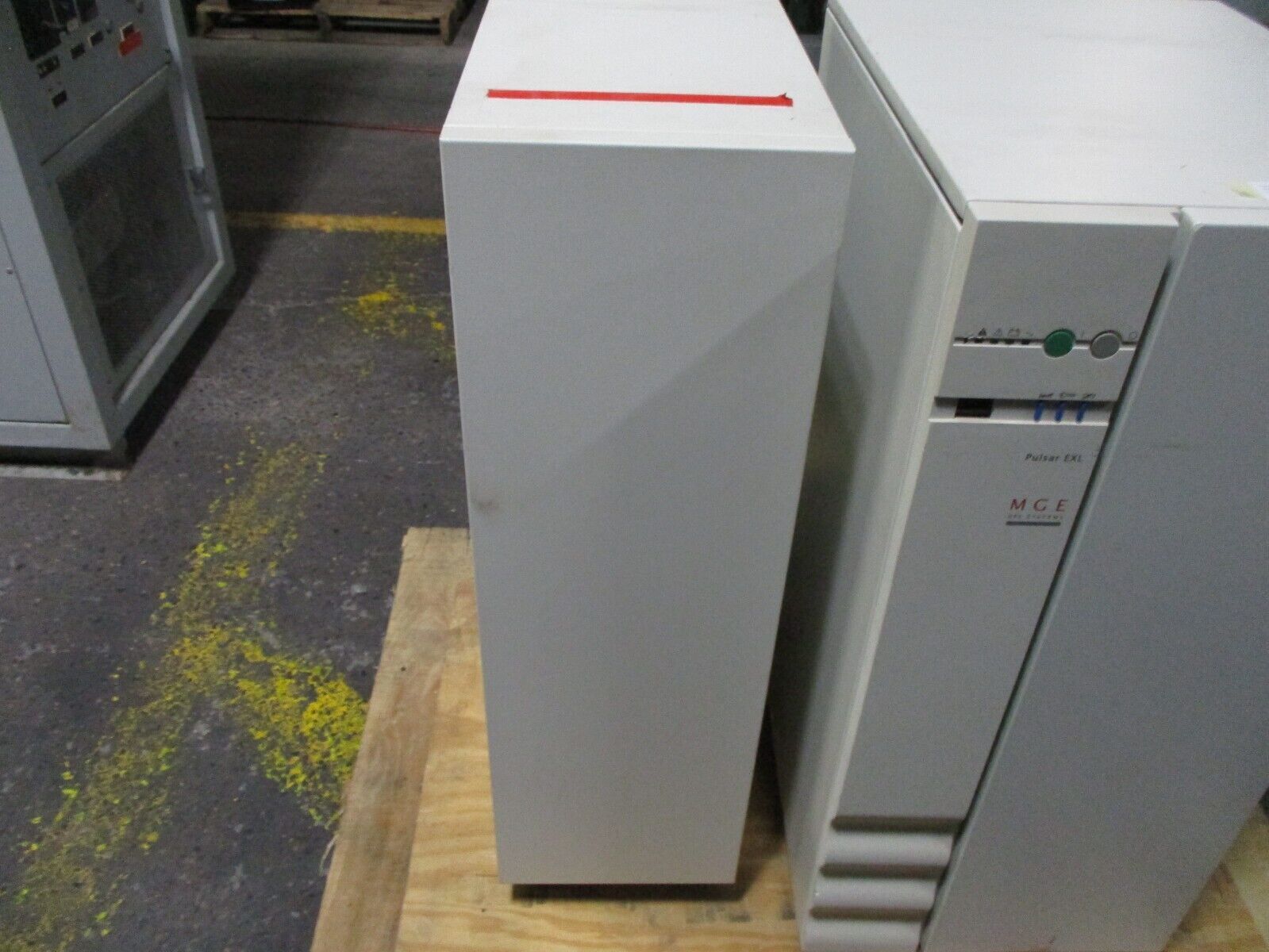 MGE UPS Battery Cabinet 72-153158-02 10kVA Used