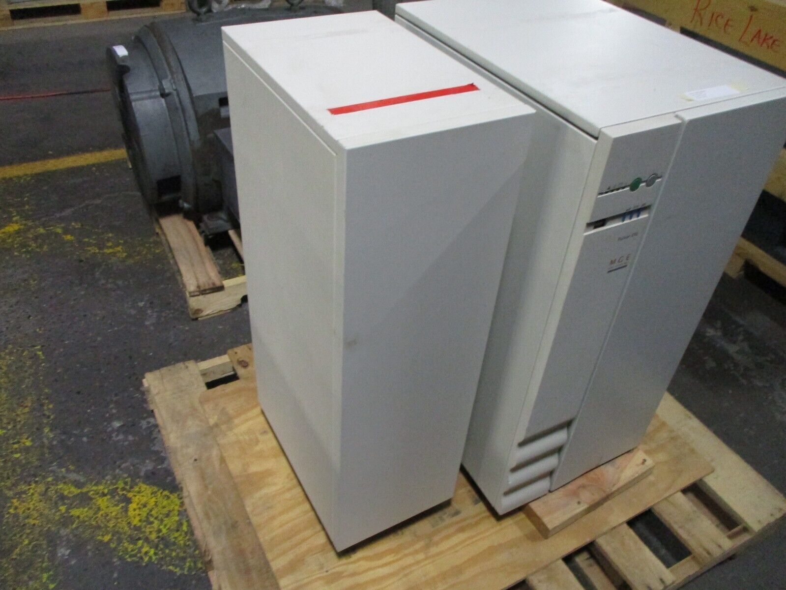 MGE UPS Battery Cabinet 72-153158-02 10kVA Used