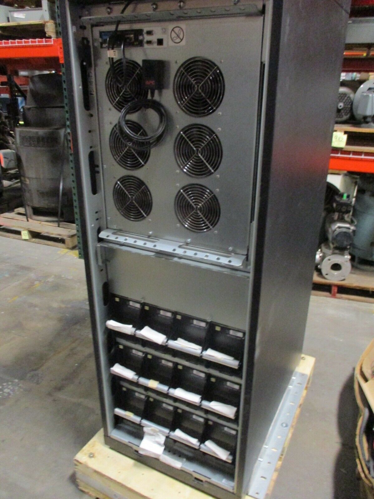 APC Smart UPS SUVT30KF3B4S 21.6Ah 30kVA 24kW 208/220V 3 Batteries Used