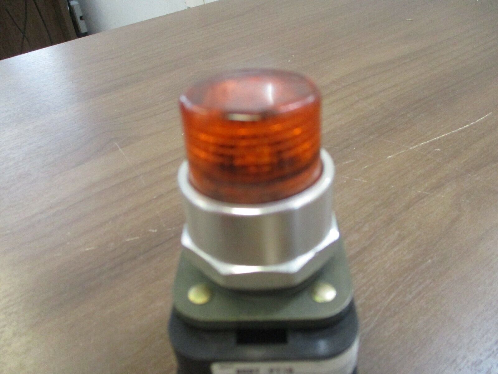 Allen-Bradley Illuminated Push Button 800T-PT16 120V 50/60Hz Amber Used