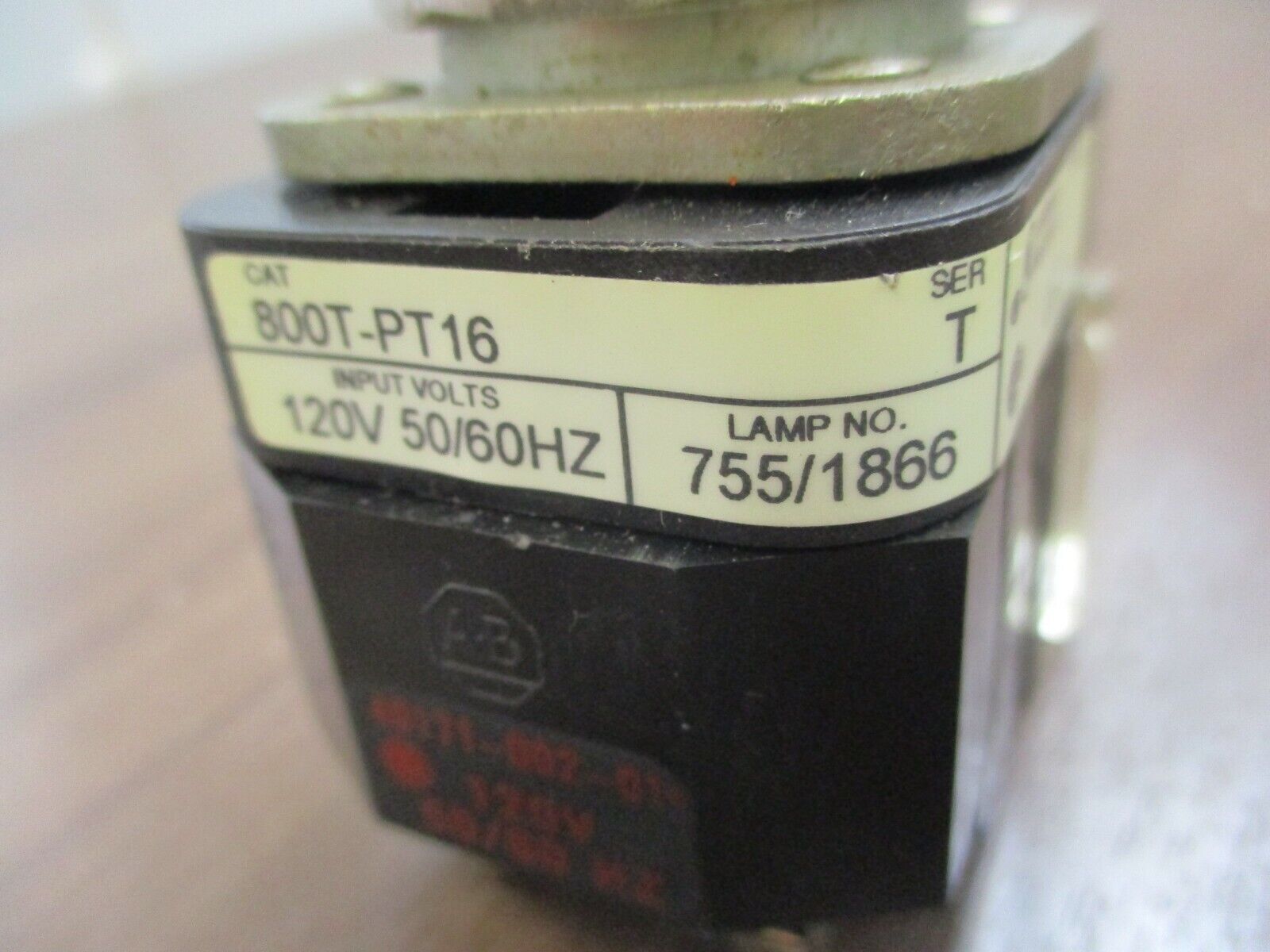 Allen-Bradley Illuminated Push Button 800T-PT16 120V 50/60Hz Green Used