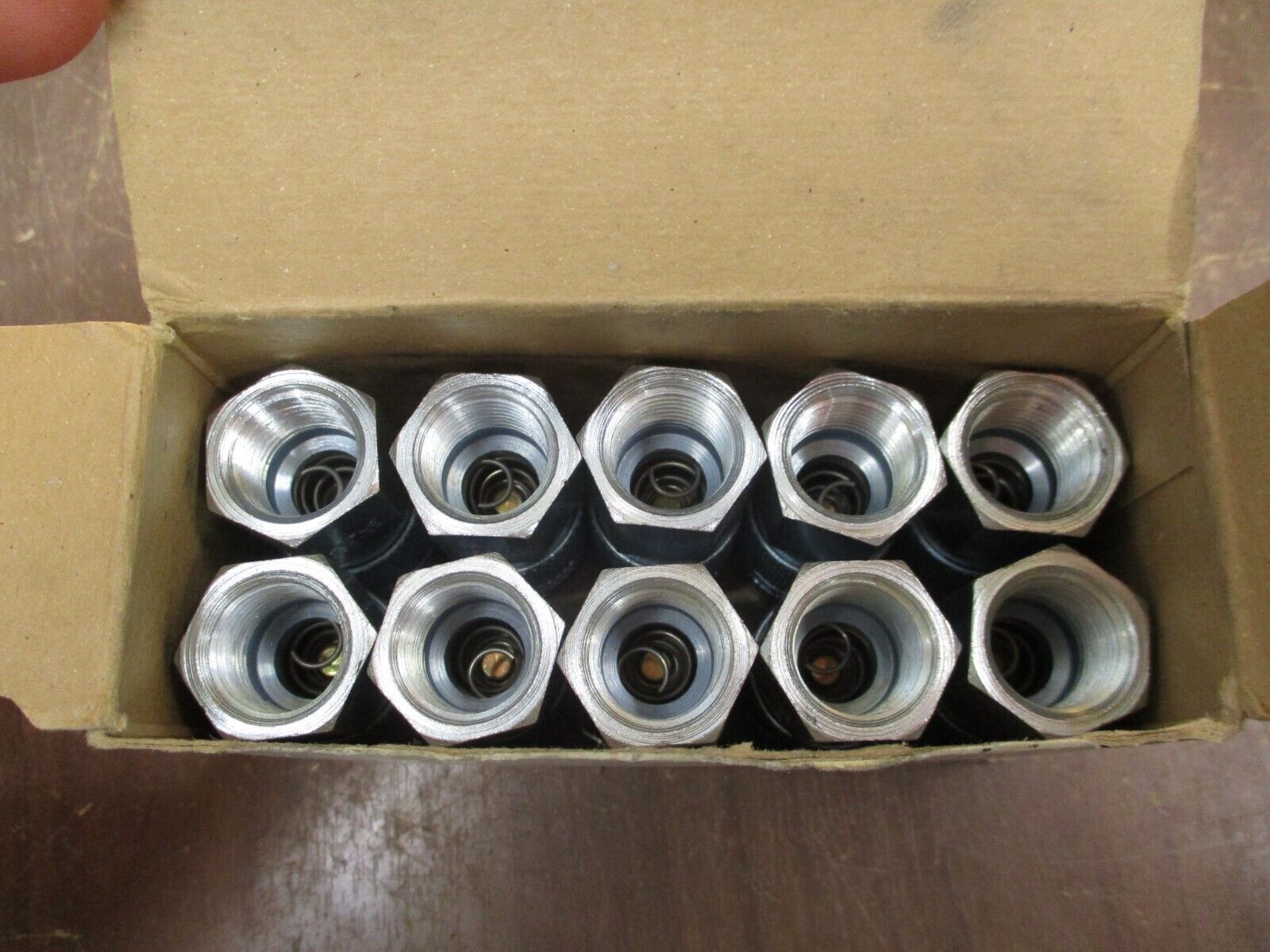 Schrader-Bridgeport Amflo Coupler 430118 1/4" Industrial Interchange 3/8" Female