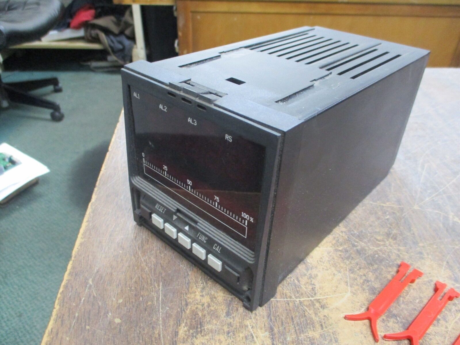 Dynisco Pressure Indicator/Transmitter UPR690SC-RS422 120/240VAC Used