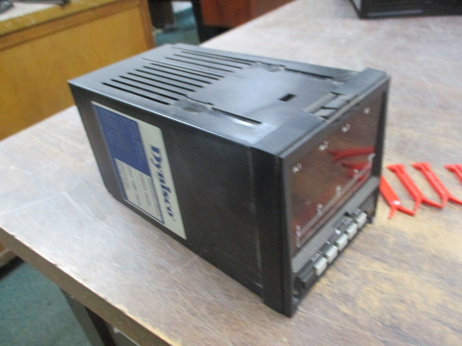 Dynisco Pressure Indicator/Transmitter UPR690SC-RS422 120/240VAC Used