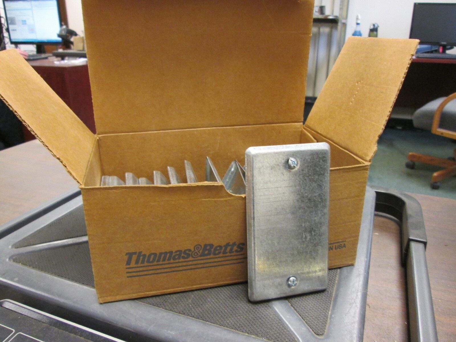 Thomas & Betts Utility Box Cover 58C1 Size 4" x 2-1/8" Raised 1/4" *Lot of 18*