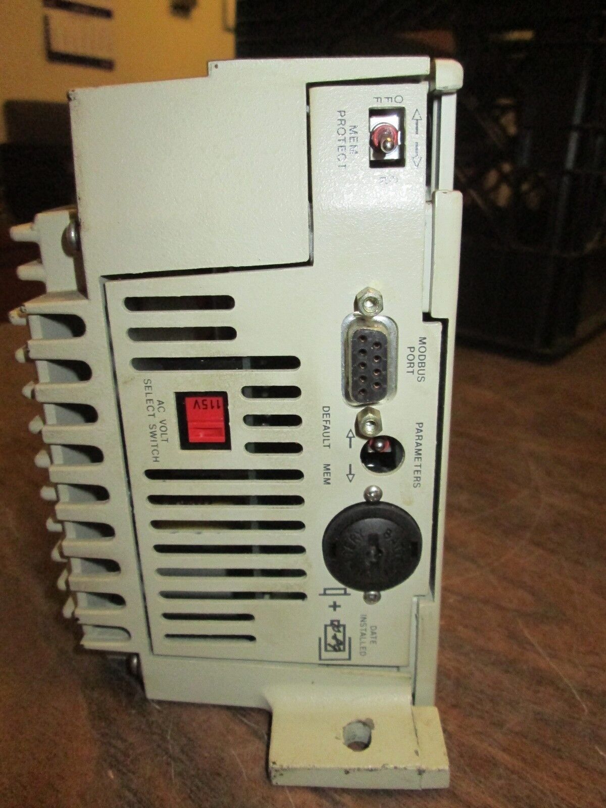 Modicon Programmable Controller PC-M984-230 115/220V 1.5A 50/60Hz Used