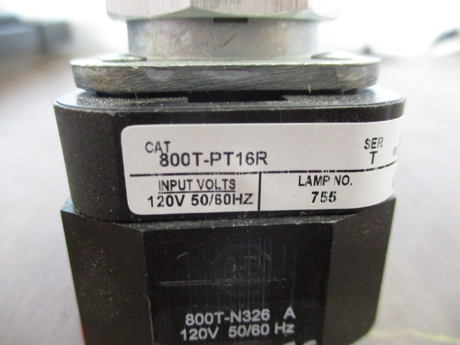Allen-Bradley Illuminated Push Button 800T-PT16R Ser. T Green 120V 50/60Hz Used
