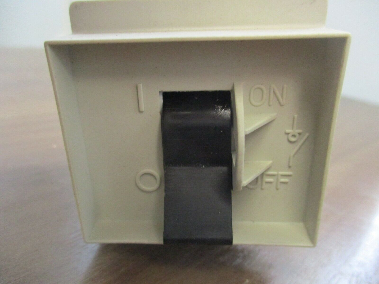 Cutler-Hammer Switch C362T40 40A 600V 3Ph w/ On/Off Cover Used