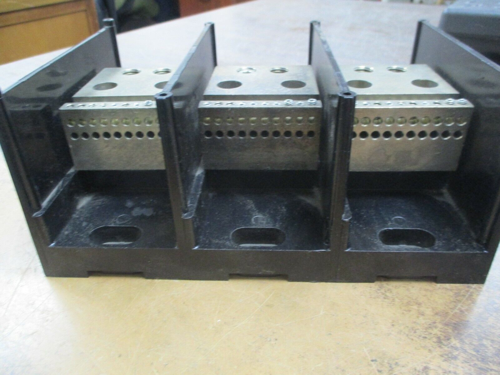 Ferraz Shawmut Power Distribution Block 69603 Line(2): 2/0-#14 Load(20):#10-#14