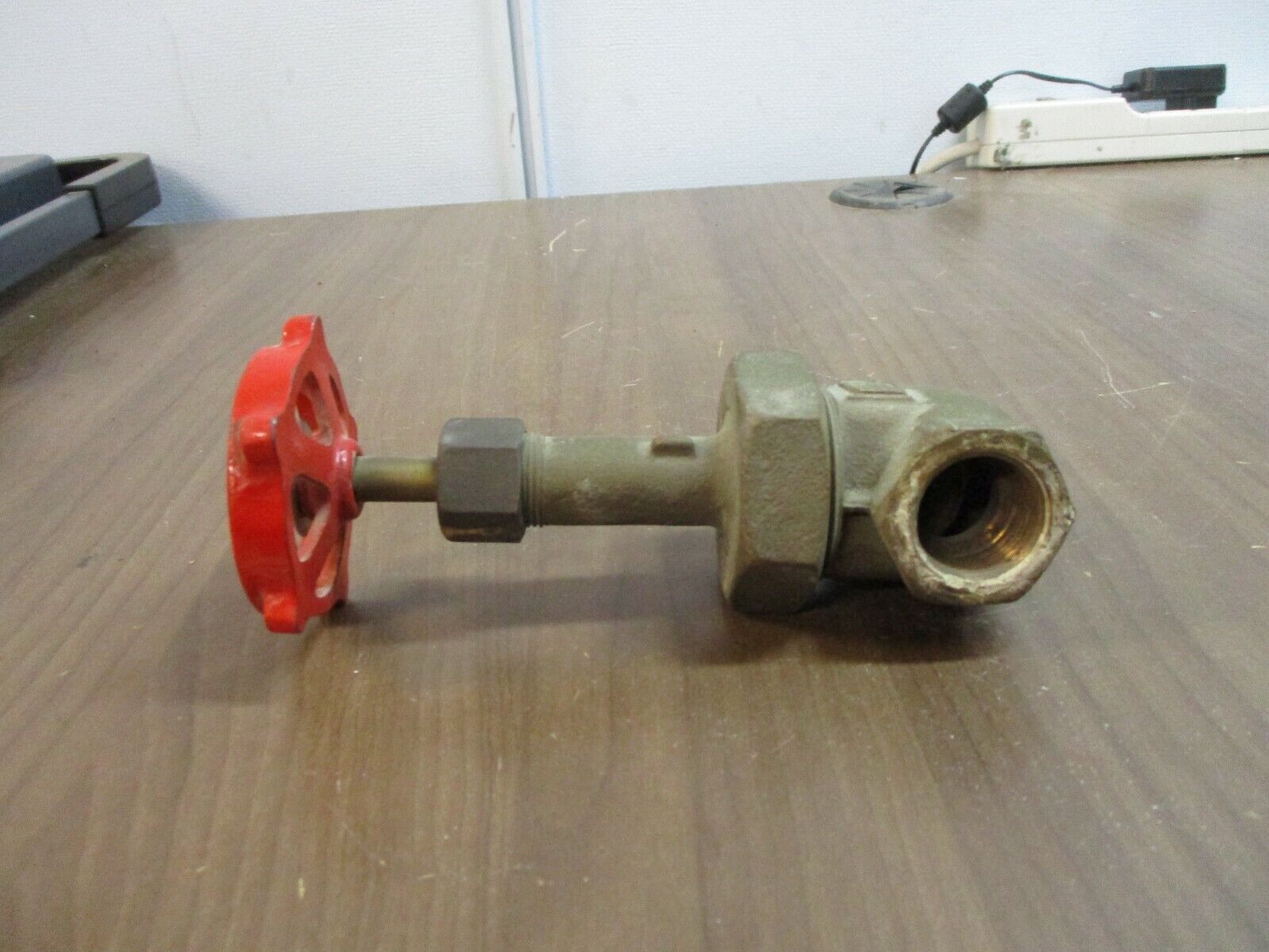 Milwaukee Valve Gate Valve 1151 150SWP 300WOG Size: 3/4" Used