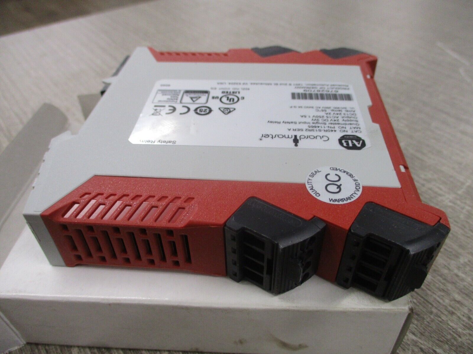Allen-Bradley GuardMaster Safety Relay 440R-S13R2 Single Input New Surplus
