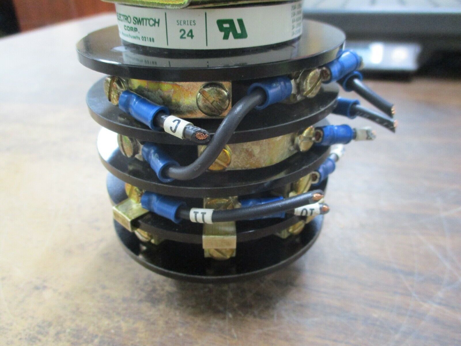 Electoswitch Series 24 Ammeter-Voltmeter Rotary Switch 2415C 20A 600V Used