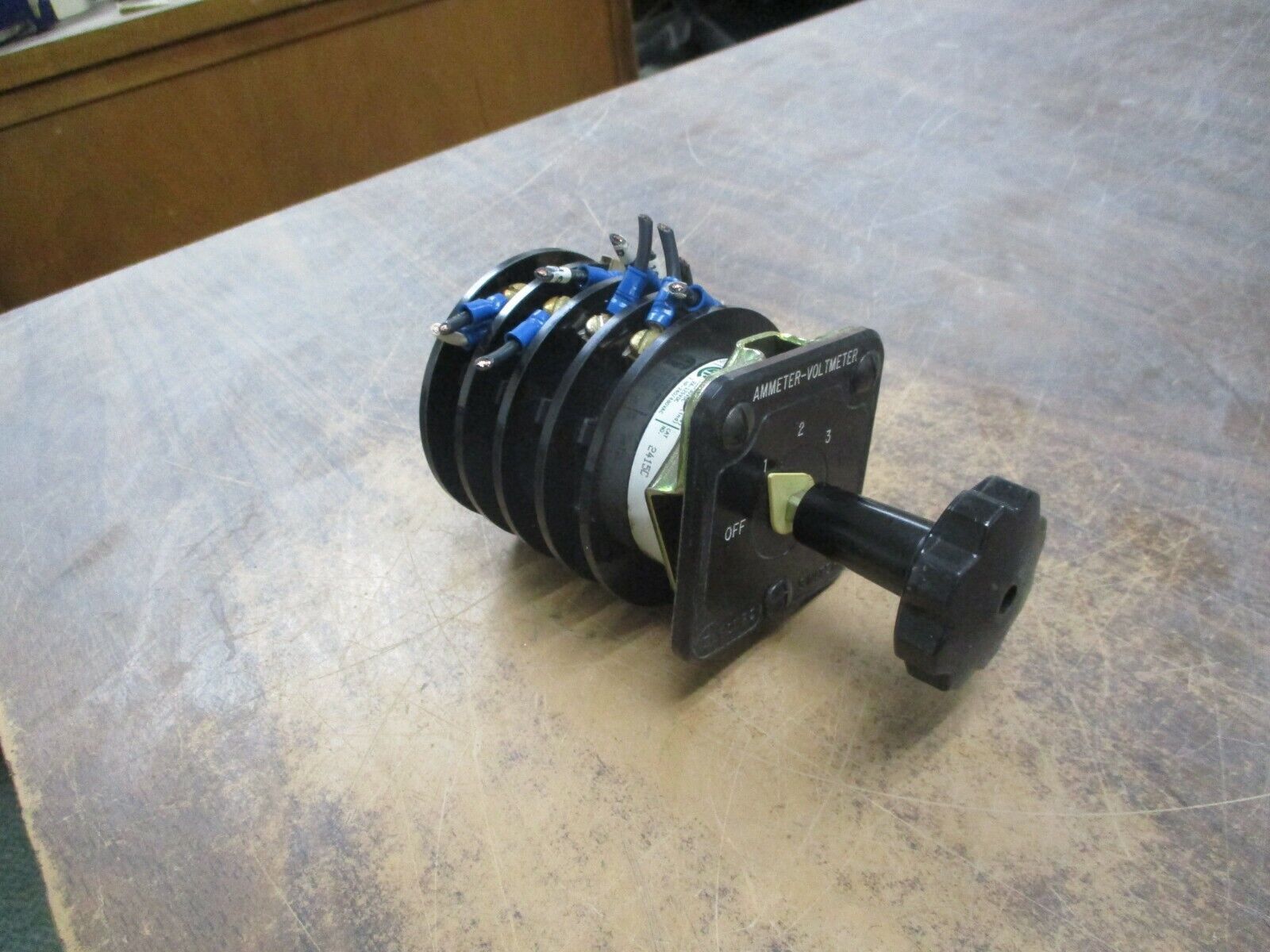 Electoswitch Series 24 Ammeter-Voltmeter Rotary Switch 2415C 20A 600V Used