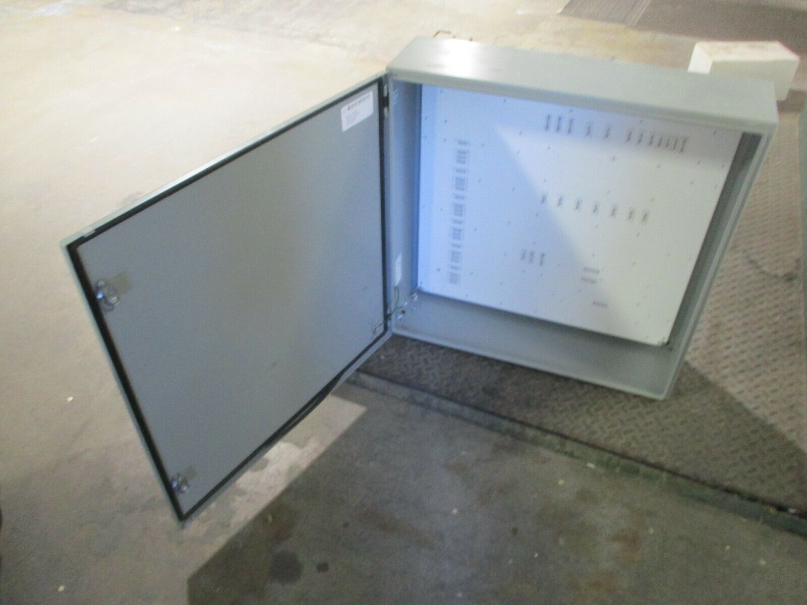 Hoffman Type 4, 12 Enclosure CSD30308 Size: 30x30x8" Used