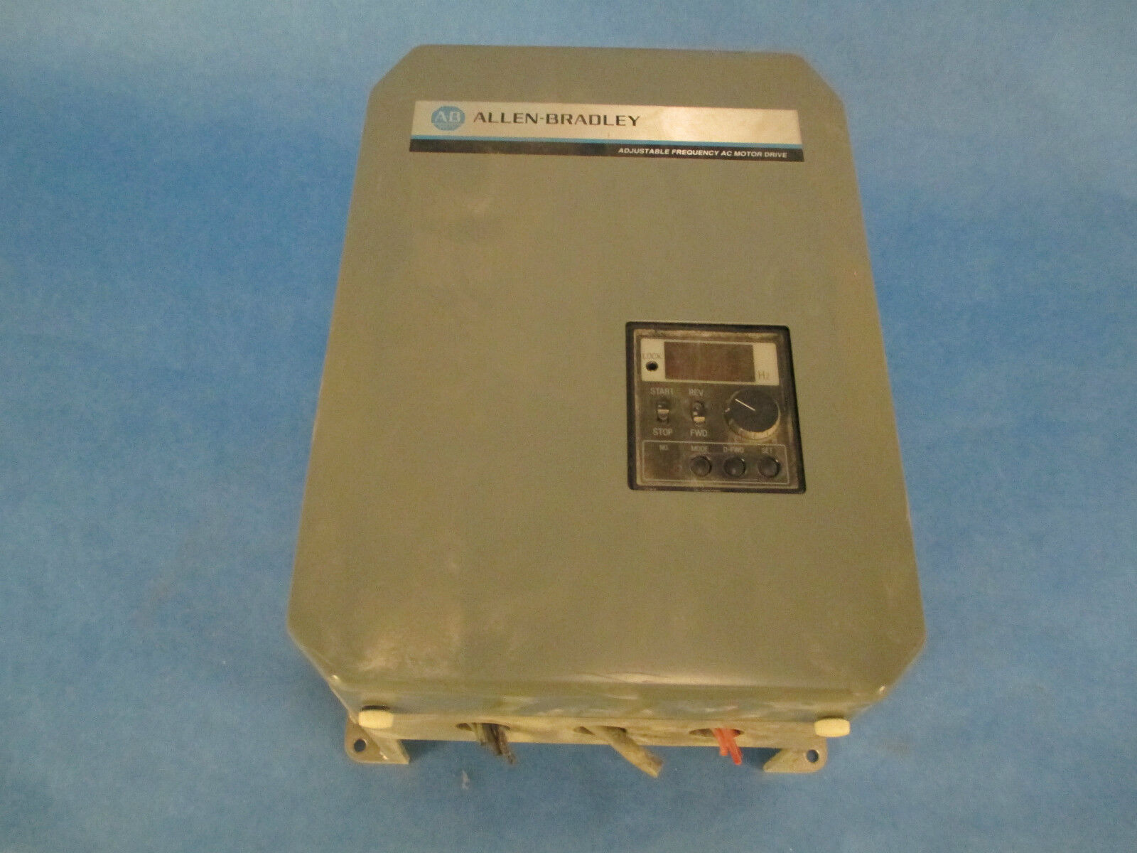 Allen-Bradley Adjustable Frequency Drive 1333-BAB, 8A 460V 3PH