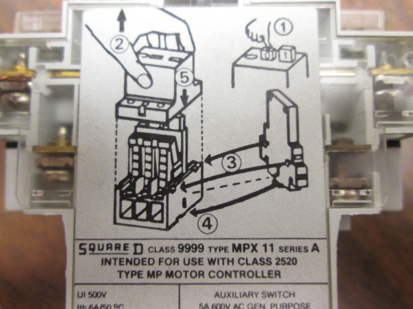 Square D Manual Motor Starter w/ Aux Contact 2520 MP 0.4 0.6A 660V Used