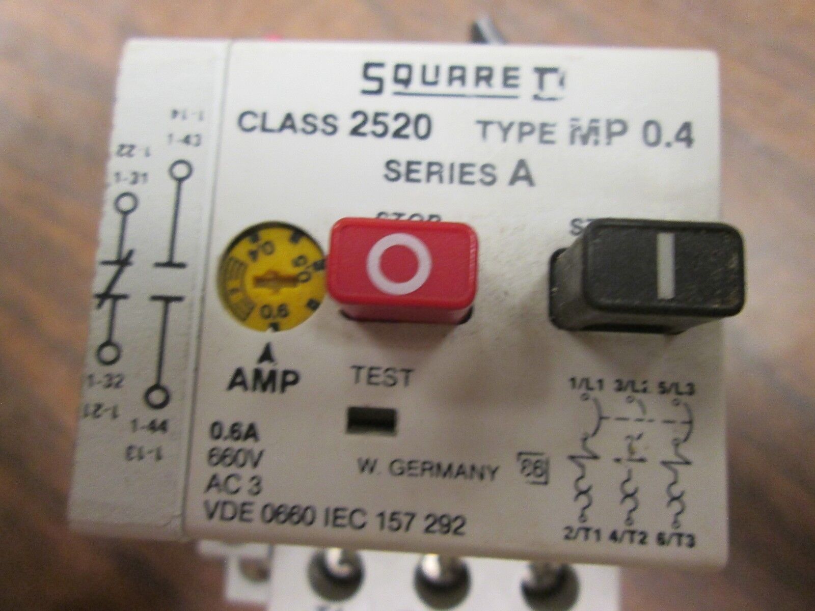 Square D Manual Motor Starter w/ Aux Contact 2520 MP 0.4 0.6A 660V Used