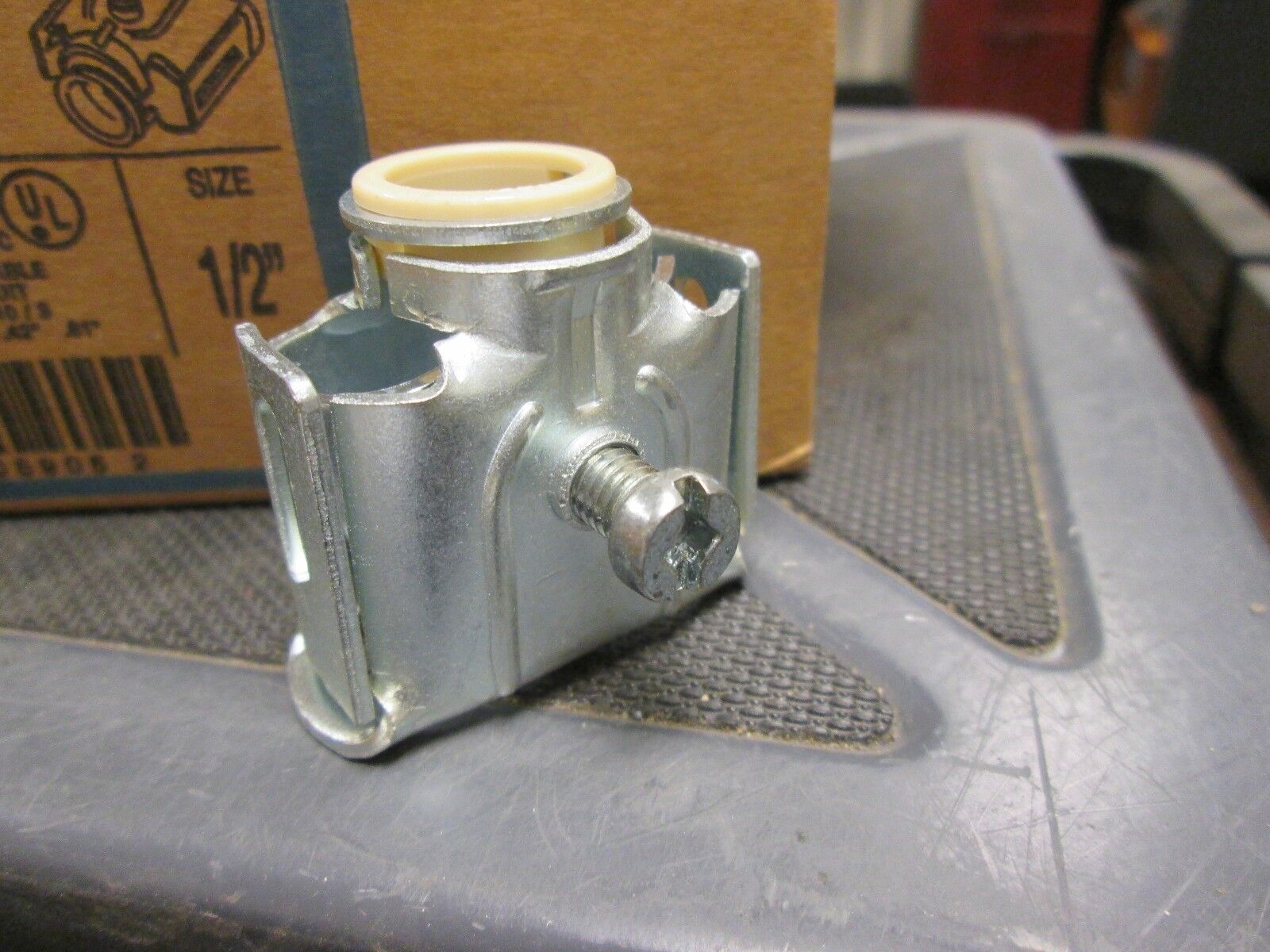 Crouse-Hinds Armored Cable ConnectoR QLK50D *Box of 25* Size 1/2" New Surplus