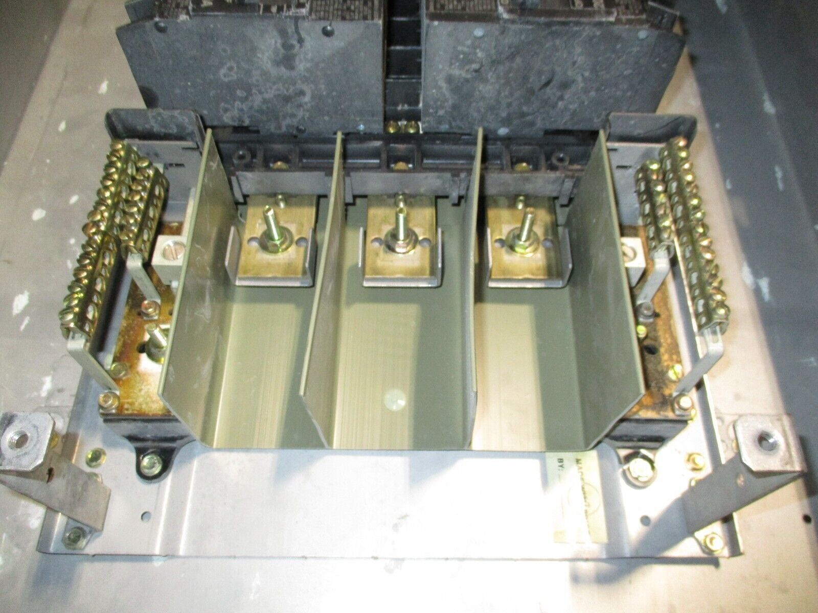 GE Main Lug Breaker Panel AEF3301MTX 125A Max 480/277V 3Ph 4W 30-Slot Used