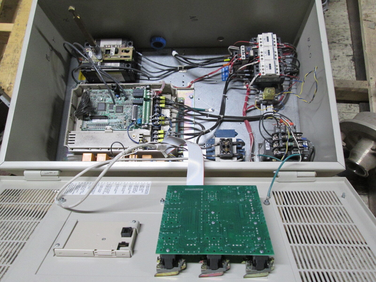 Yaskawa P7 AC Drive w/ Bypass P7BVB027XJ 40HP w/ Breaker Disconnect Used