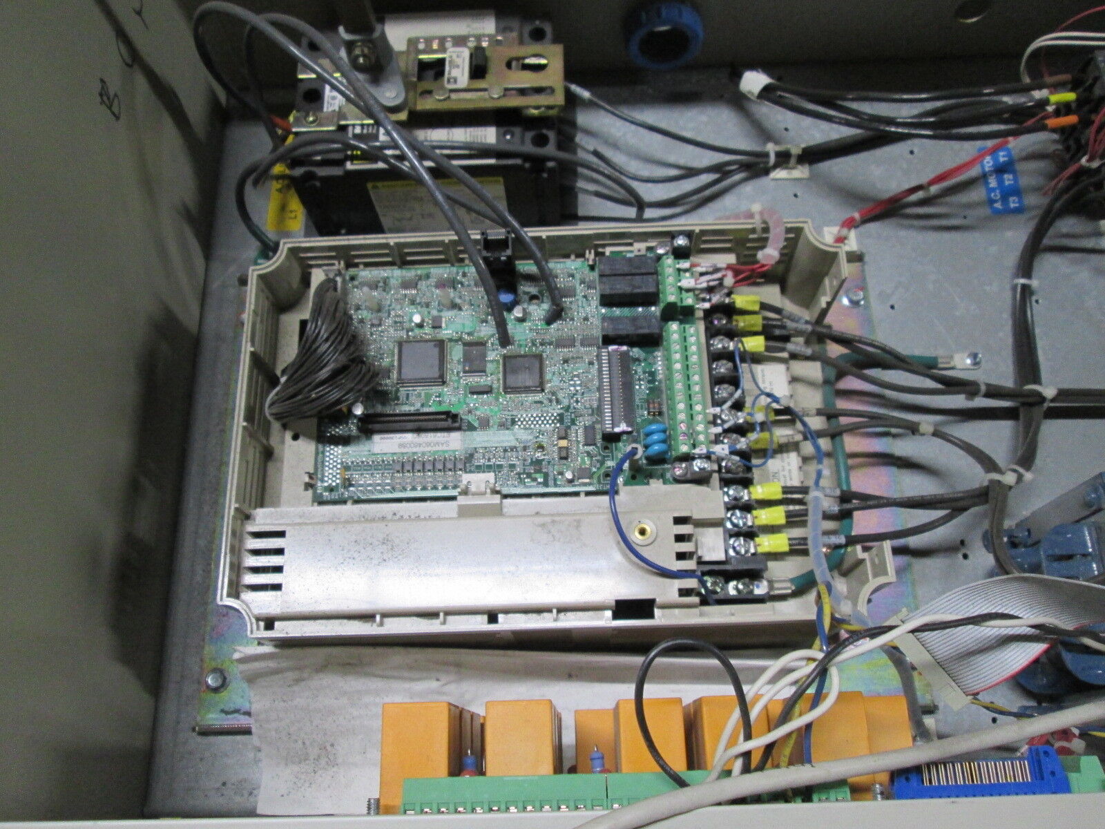 Yaskawa P7 AC Drive w/ Bypass P7BVB027XJ 40HP w/ Breaker Disconnect Used