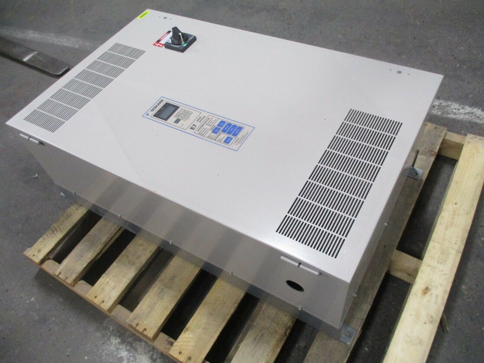 Yaskawa E7 AC Drive w/ Bypass E7BVB052YN3 50HP 3Ph Used